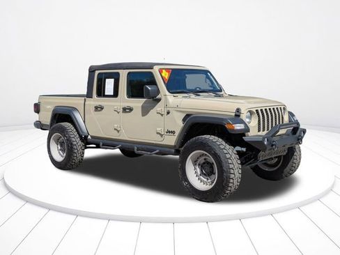 Used 2022 Jeep Gladiator Sport w/ Trailer Tow Package image 2