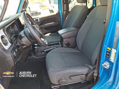 Used 2024 Jeep Wrangler Unlimited Sahara AWD/4WD image 14