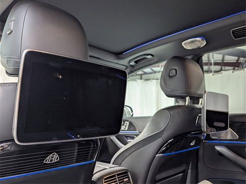 Used 2024 Mercedes-Benz Maybach GLS 600 4MATIC image 10