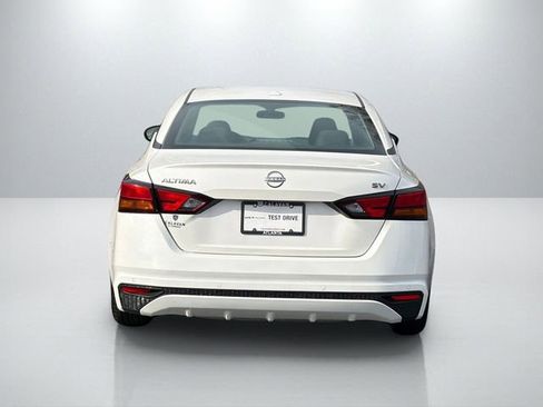 Used 2024 Nissan Altima 2.5 SV FWD image 6