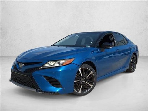 Used 2018 Toyota Camry XSE FWD image 1