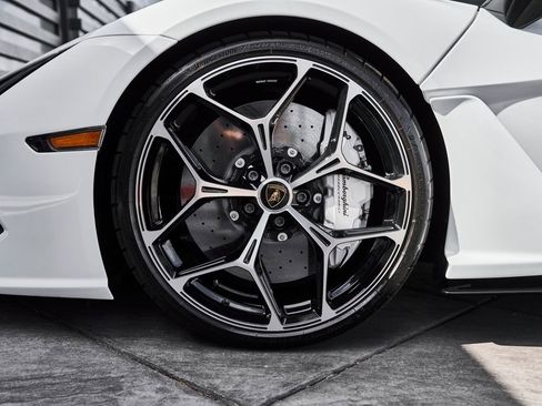 Used 2026 Lamborghini Revuelto AWD/4WD image 3