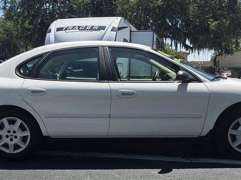 Used 2007 Ford Taurus SE FWD image 8