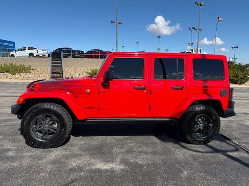 Used 2017 Jeep Wrangler Unlimited Sahara AWD/4WD image 2