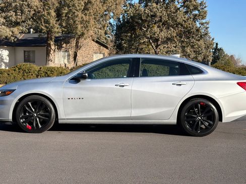 Used 2018 Chevrolet Malibu LT w/ Leather Package image 8