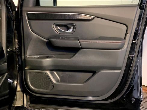 Used 2025 Honda Pilot Black Edition image 26