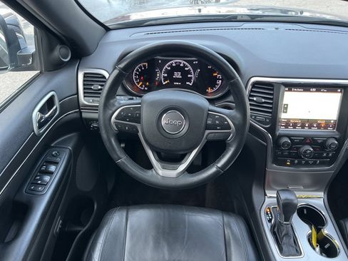Used 2018 Jeep Grand Cherokee Limited image 23