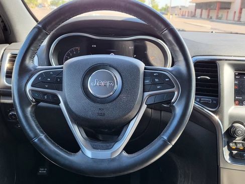Used 2018 Jeep Grand Cherokee Laredo RWD image 26