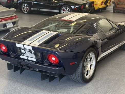 Used 2006 Ford GT RWD image 21