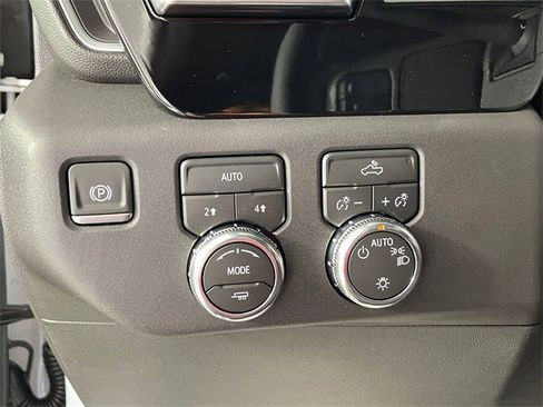 New 2026 GMC Sierra 1500 SLE image 10