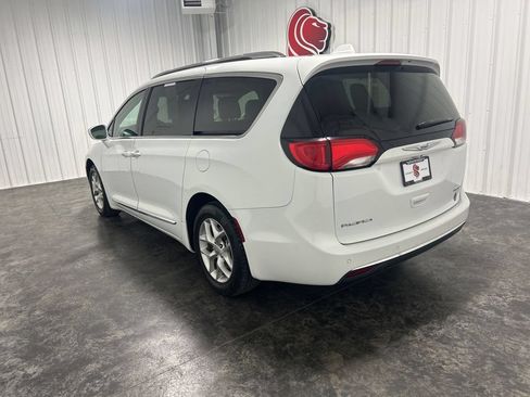 Used 2020 Chrysler Pacifica Limited FWD image 2