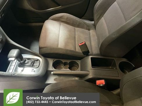 Used 2010 Volkswagen Golf 4-Door image 17