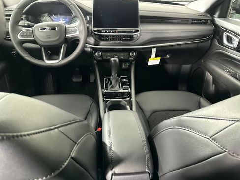 New 2026 Jeep Compass Latitude image 18