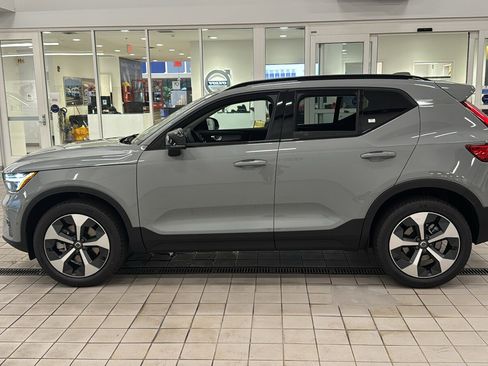 Used 2026 Volvo XC40 B5 Plus w/ Protection Package Premier image 8