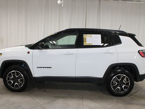 Used 2025 Jeep Compass Trailhawk AWD/4WD image 6