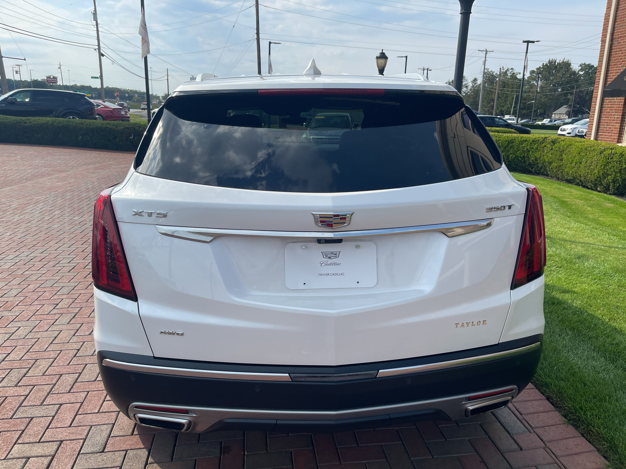 Used 2024 Cadillac XT5 Premium Luxury w/ Technology Package AWD/4WD image 8