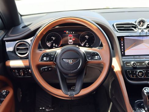 Certified 2023 Bentley Bentayga Extended Wheelbase AWD/4WD image 16