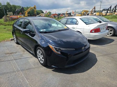 Used 2023 Toyota Corolla LE FWD image 3