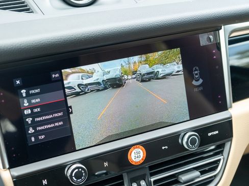 Certified 2026 Porsche Macan AWD/4WD image 28