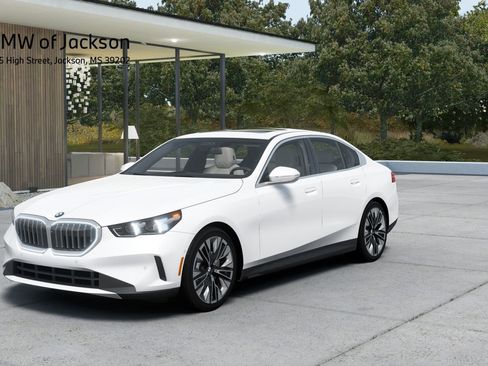 New 2027 BMW 530i RWD image 1