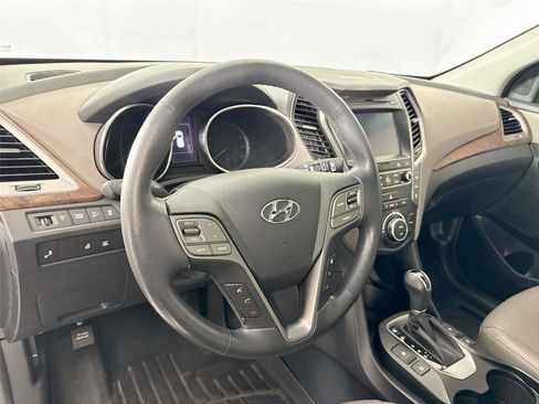Used 2017 Hyundai Santa Fe SE Ultimate image 13