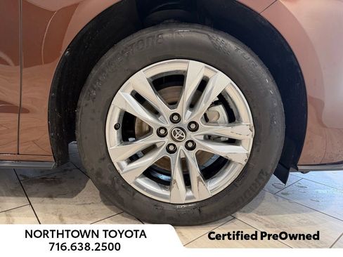 Used 2024 Toyota Sienna Limited AWD/4WD image 23