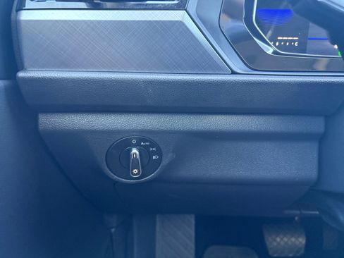 Certified 2022 Volkswagen Jetta SE FWD image 23