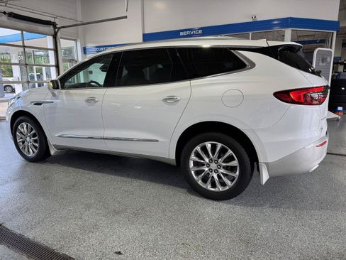 Used 2020 Buick Enclave Premium w/ Sun and Sites Package FWD image 5