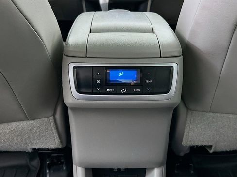 Used 2017 Toyota Highlander XLE image 32