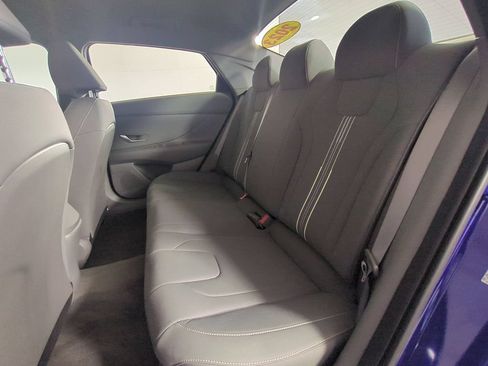 Used 2023 Hyundai Elantra SEL w/ Convenience Package FWD image 14