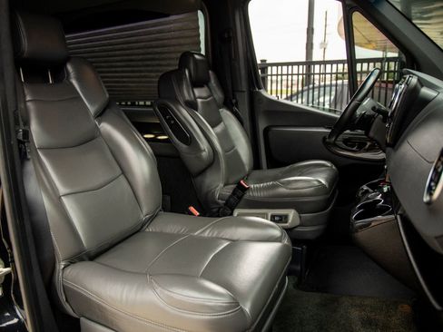 Used 2020 Mercedes-Benz Sprinter 2500 image 54