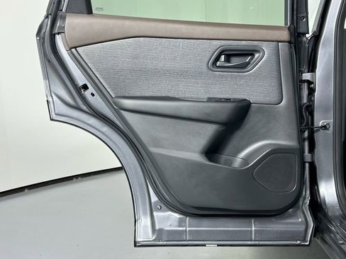 Used 2023 Nissan Rogue S image 14