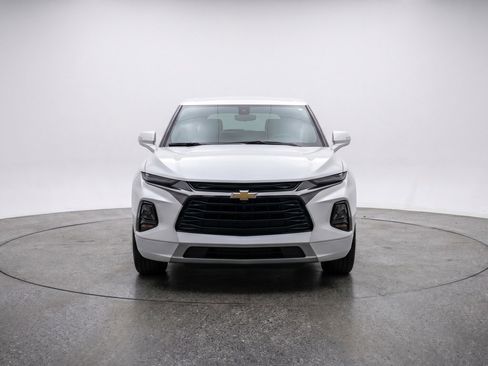 Used 2025 Chevrolet Blazer LT FWD image 2