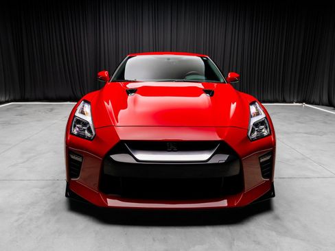 Used 2023 Nissan GT-R Premium w/ Floor Mat Package image 8