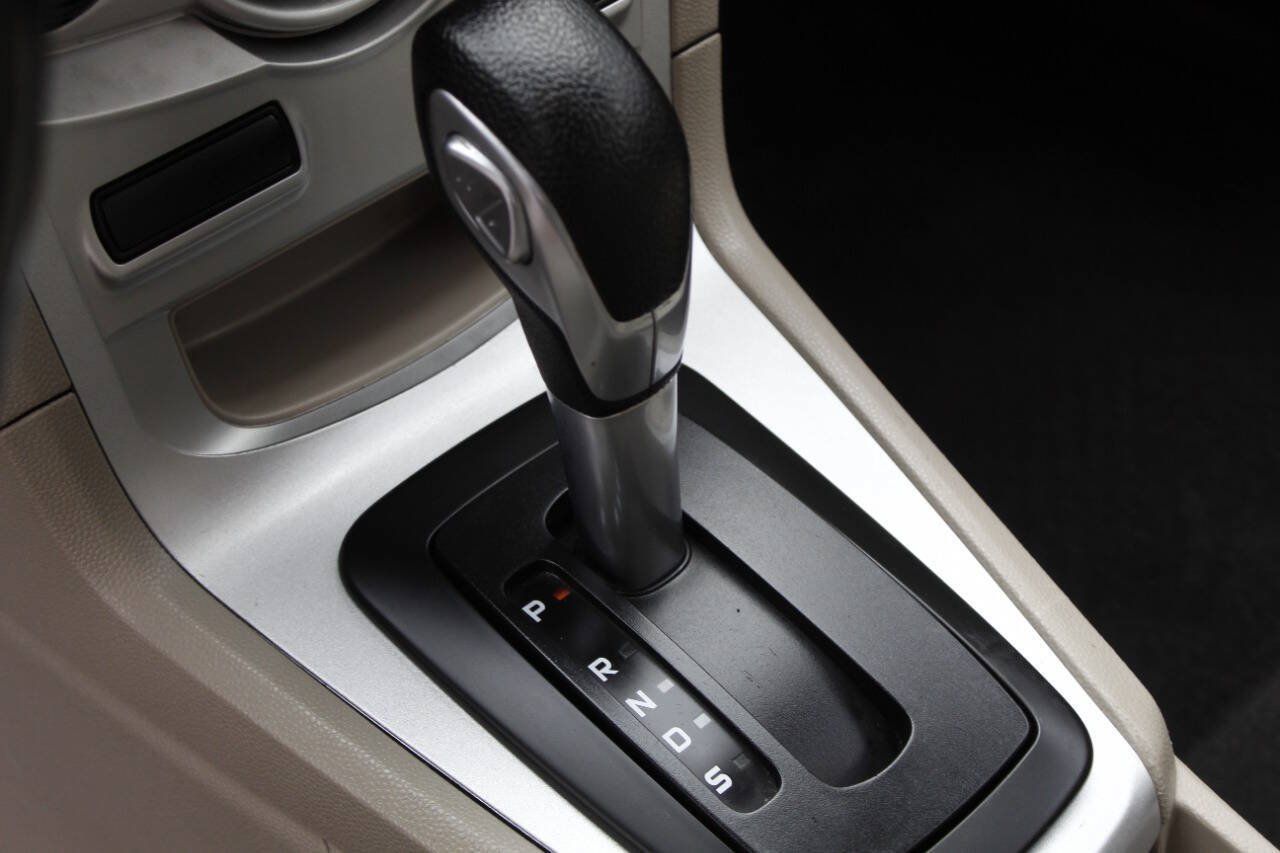 Used 2015 Ford Fiesta SE FWD image 36