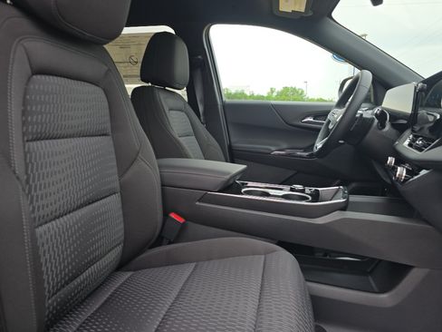 Used 2026 Chevrolet Equinox LT w/ Safety and Technology Package FWD image 14