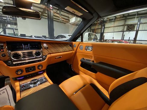Used 2021 Rolls-Royce Dawn RWD image 4
