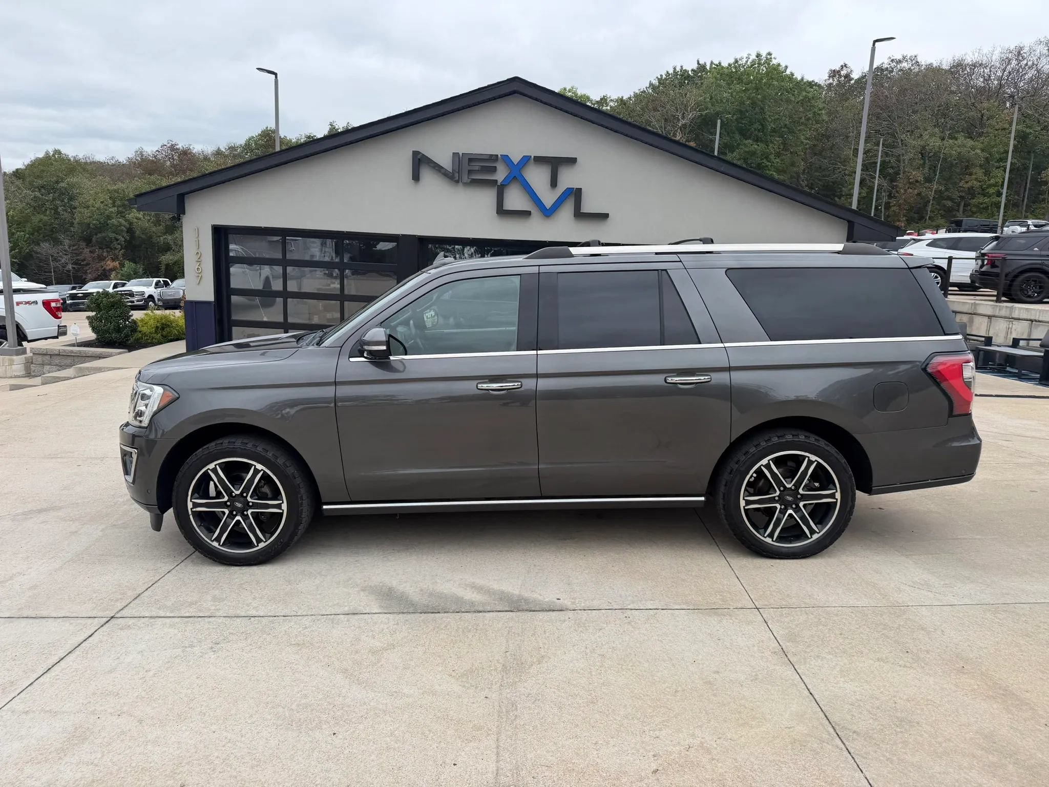 Used 2019 Ford Expedition Max Limited w/ Special Edition Package AWD/4WD image 6