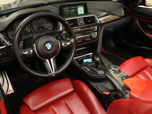 Used 2018 BMW M4 Convertible RWD image 18