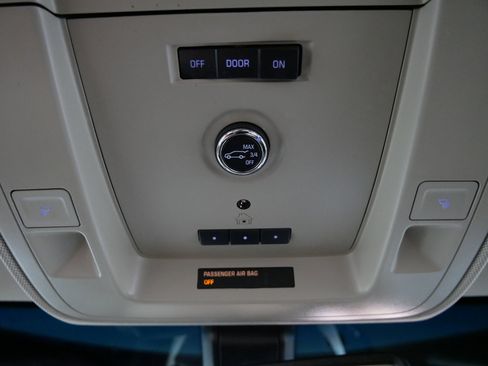 Used 2015 GMC Yukon XL SLE w/ Convenience Package image 29