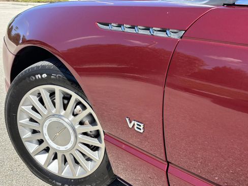 Used 2004 Ford Thunderbird Deluxe image 30