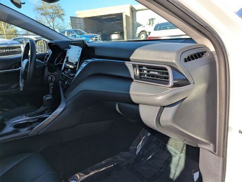 Used 2024 Toyota Camry SE image 33