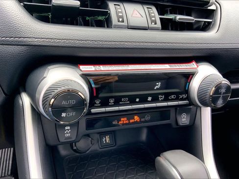 Used 2025 Toyota RAV4 XLE Premium image 33