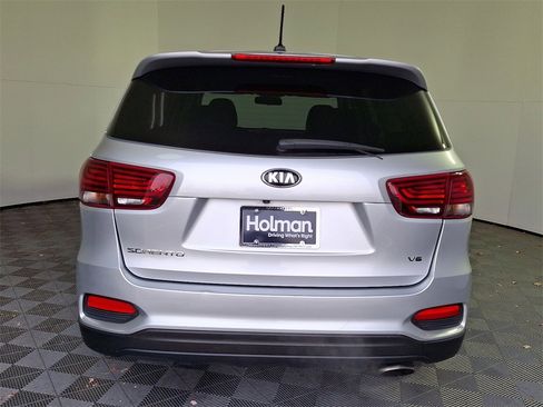 Used 2019 Kia Sorento LX image 8