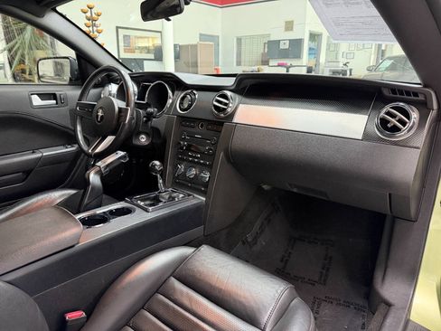Used 2005 Ford Mustang GT RWD image 17