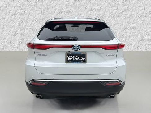 Used 2024 Toyota Venza Limited image 4