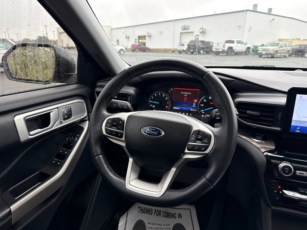 Used 2023 Ford Explorer Limited w/ Equipment Group 301A AWD/4WD image 17