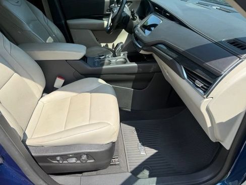 Used 2019 Cadillac XT4 Premium Luxury FWD image 17