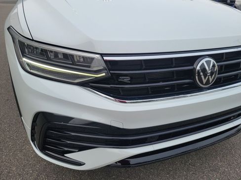 Certified 2023 Volkswagen Tiguan SE R-Line image 28