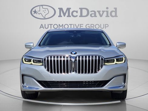 Used 2020 BMW 740i w/ Premium Package RWD image 8